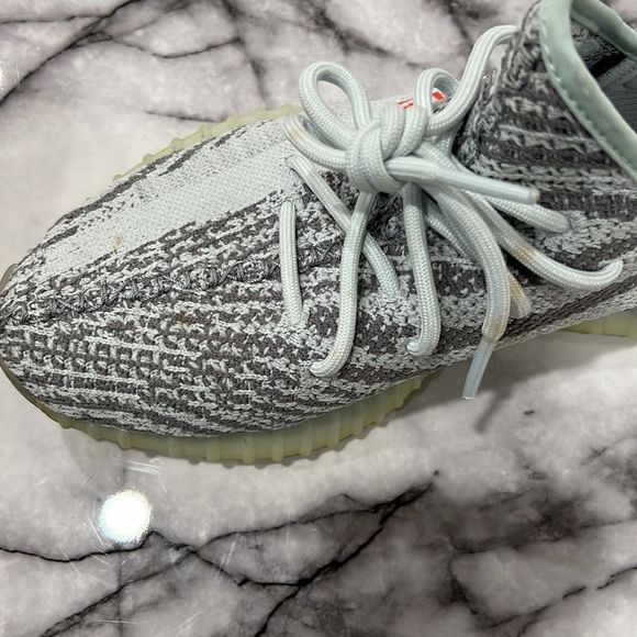 1000% Auth 2017 Yeezy Boost 350 V2 ‘Blue Tint’ Size 8 - Picture 10 of 11
